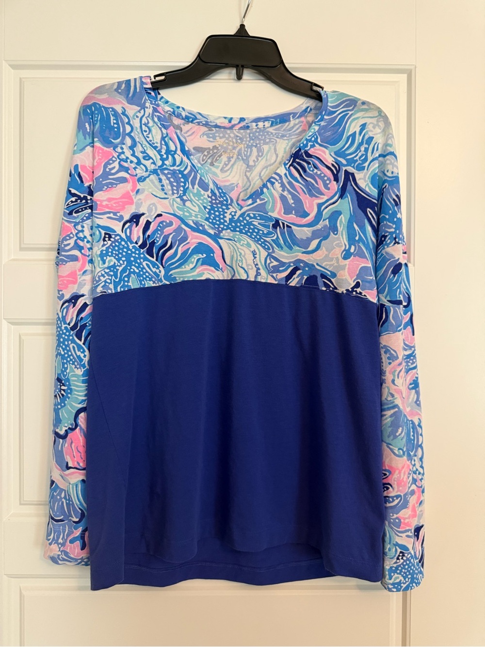 Lilly Pulitzer Women’s Long Sleeve V-Neck Colorblock Top Blue/Pastel Print